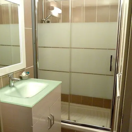 Отель Alexander 2*